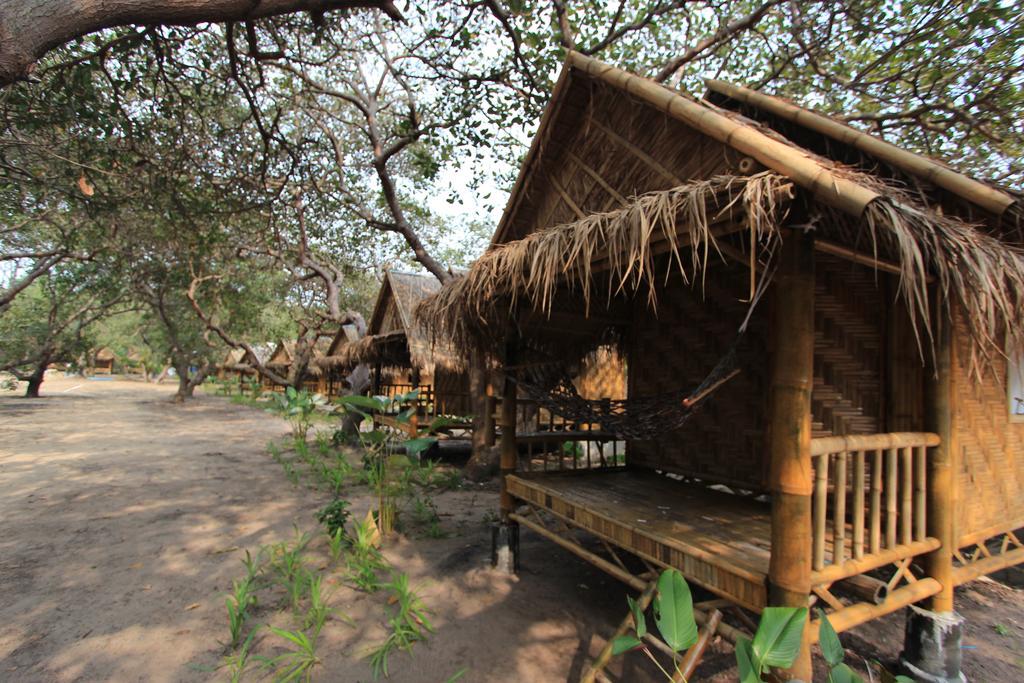 Chalee Tropicana Bungalow Koh Phayam Chambre photo